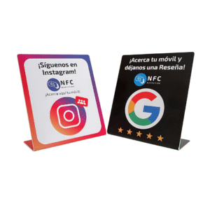 pack de 2 expositores NFC, uno de reseñas y otro de Instagram